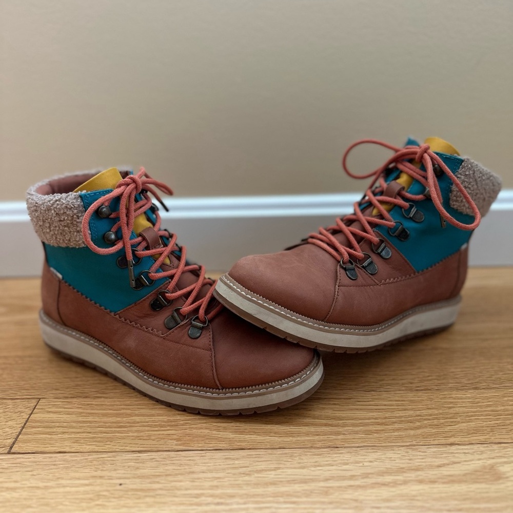 TOMs Mesa Multicolored Waterproof Boot - size 7 - women’s